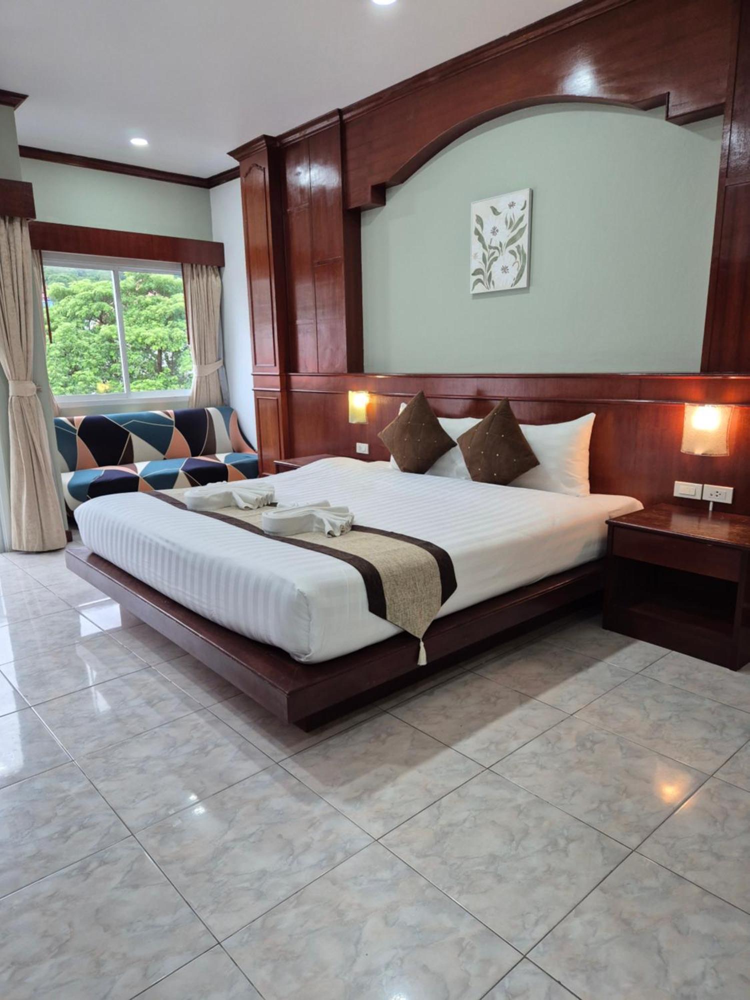 New Forest Hotel 3*